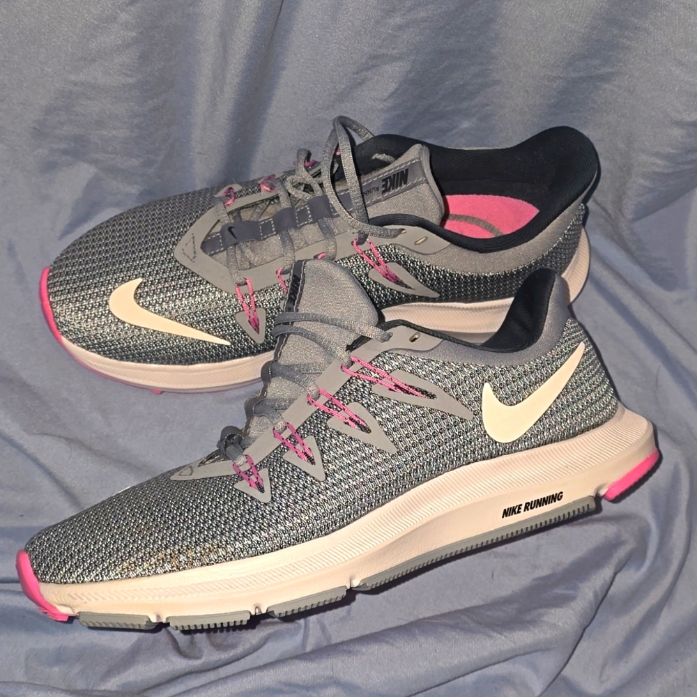 Nike running shoes women's sz6